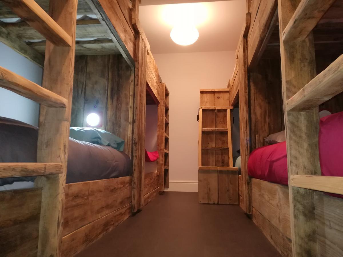 Ty Glyndwr Bunkhouse, Bar And Cafe Pansiyon Caernarfon Dış mekan fotoğraf