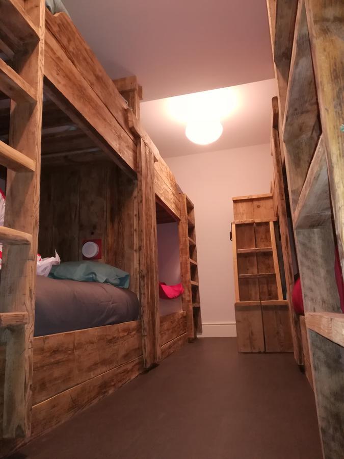 Ty Glyndwr Bunkhouse, Bar And Cafe Pansiyon Caernarfon Dış mekan fotoğraf