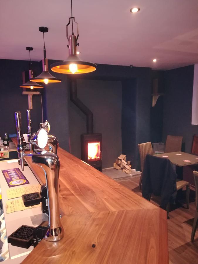 Ty Glyndwr Bunkhouse, Bar And Cafe Pansiyon Caernarfon Dış mekan fotoğraf