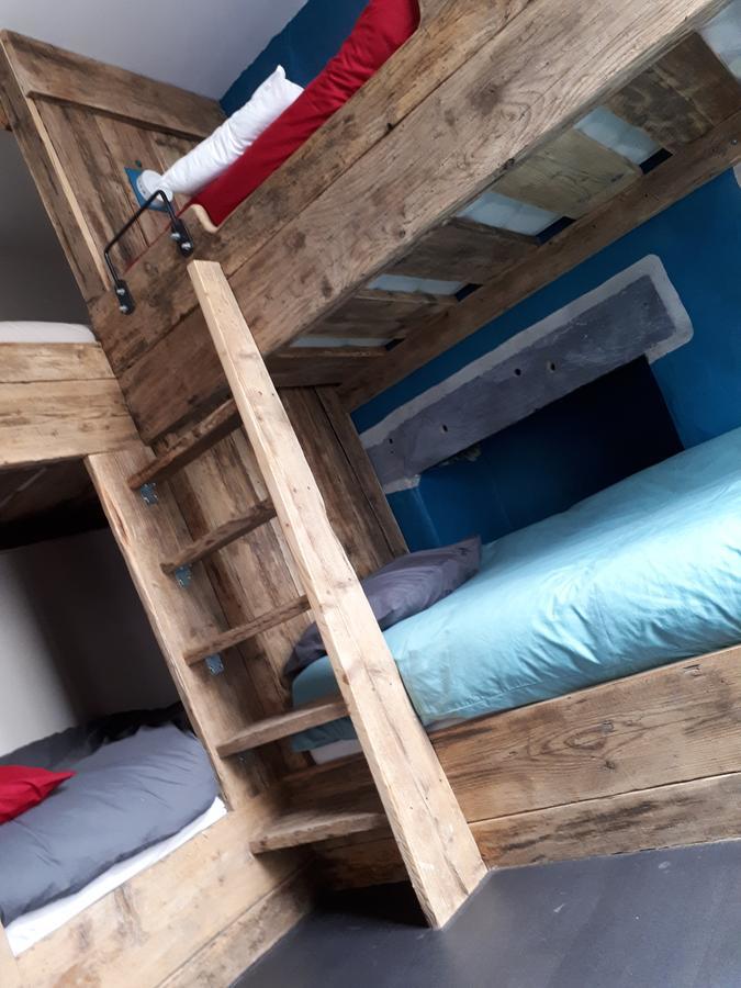 Ty Glyndwr Bunkhouse, Bar And Cafe Pansiyon Caernarfon Dış mekan fotoğraf