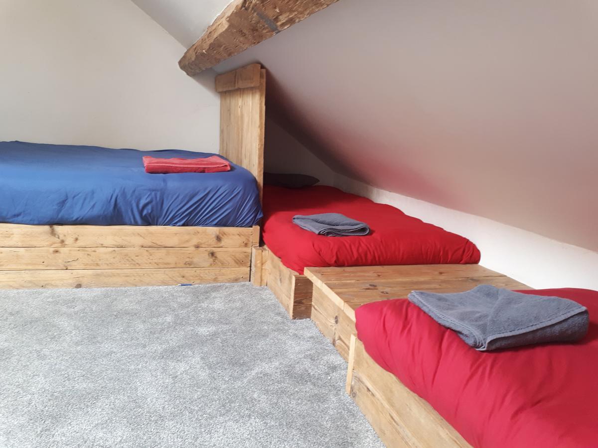 Ty Glyndwr Bunkhouse, Bar And Cafe Pansiyon Caernarfon Dış mekan fotoğraf