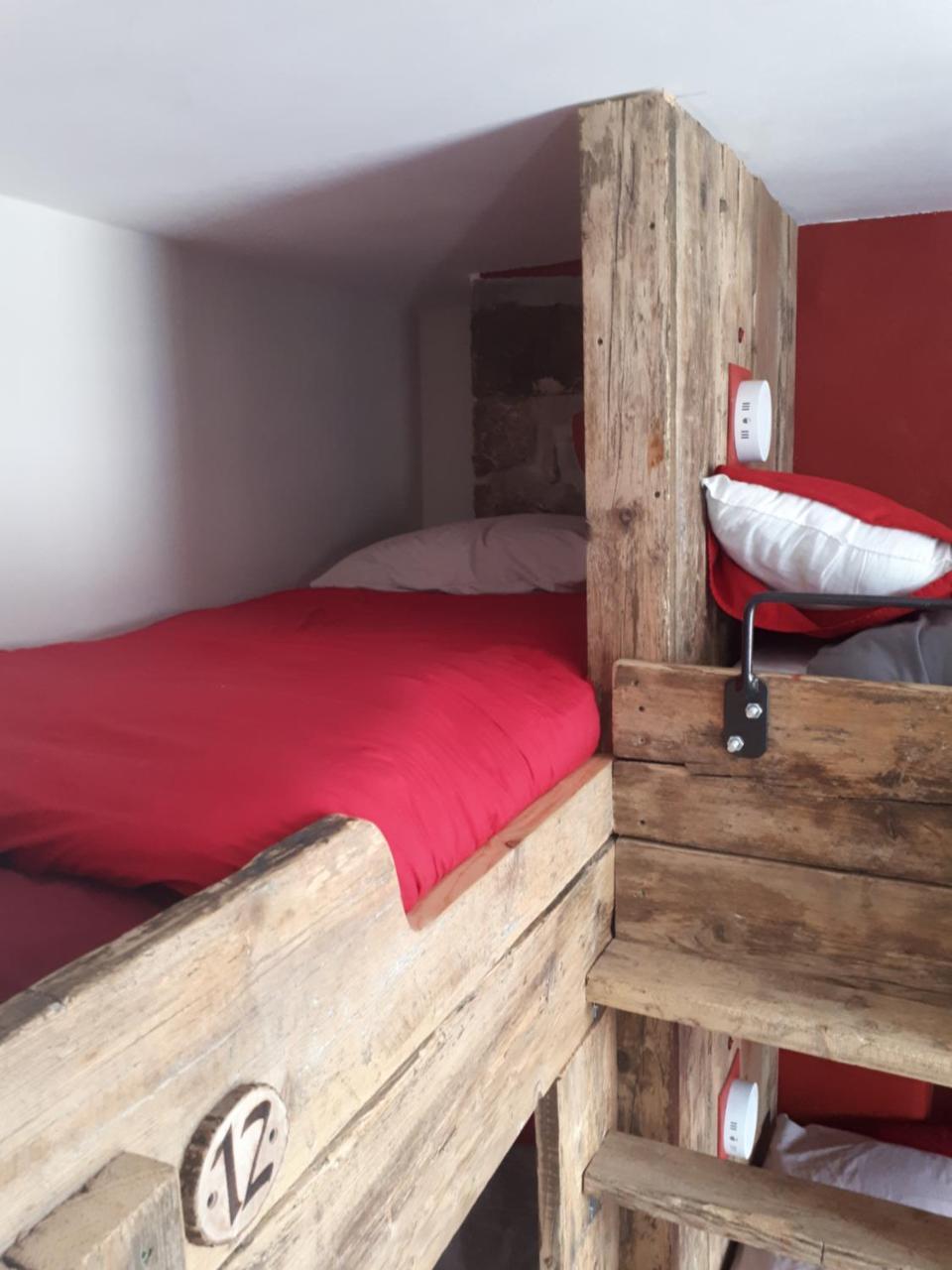 Ty Glyndwr Bunkhouse, Bar And Cafe Pansiyon Caernarfon Dış mekan fotoğraf