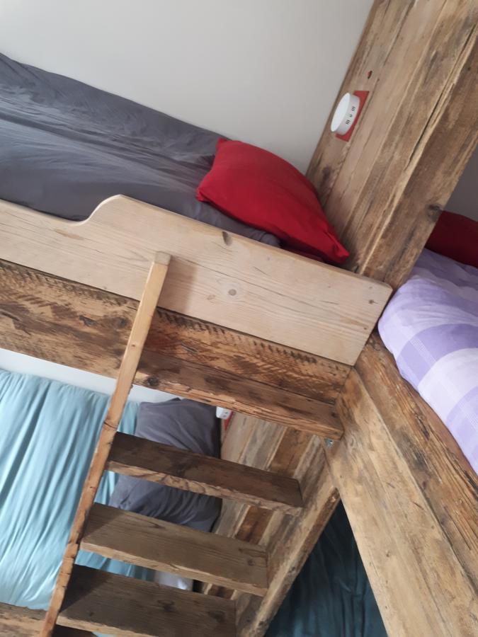 Ty Glyndwr Bunkhouse, Bar And Cafe Pansiyon Caernarfon Dış mekan fotoğraf