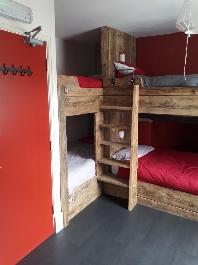 Ty Glyndwr Bunkhouse, Bar And Cafe Pansiyon Caernarfon Dış mekan fotoğraf